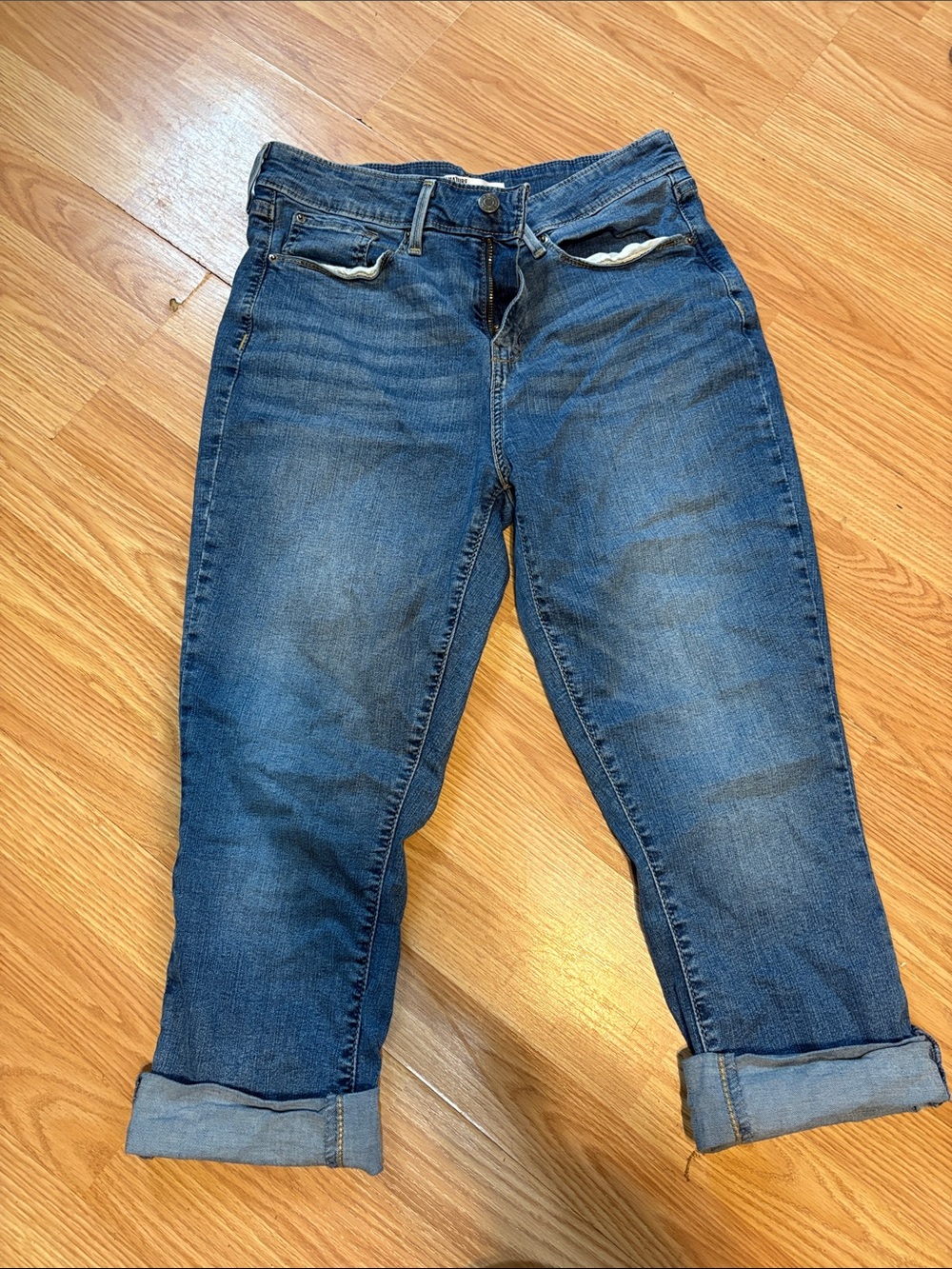 Signature by Levi Strauss mid rise capri  Jeans